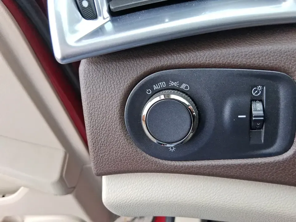 2013 Cadillac SRX Luxury Collection (3GYFNGE3XDS) with an 3.6L V-6 gasoline direct injection engine, 6-Speed Automatic transmission, located at 1230 East Main St, Xenia, OH, 45385, (937) 908-9800, 39.688026, -83.910172 - Make every day feel a little more first-class-whether you're commuting from Xenia to Beavercreek, planning a family run to the Greene County Fairgrounds, or loading up for a weekend getaway through Clifton Gorge. This 2013 Cadillac SRX Luxury Collection is the kind of SUV that fits real life: comfor - Photo#16