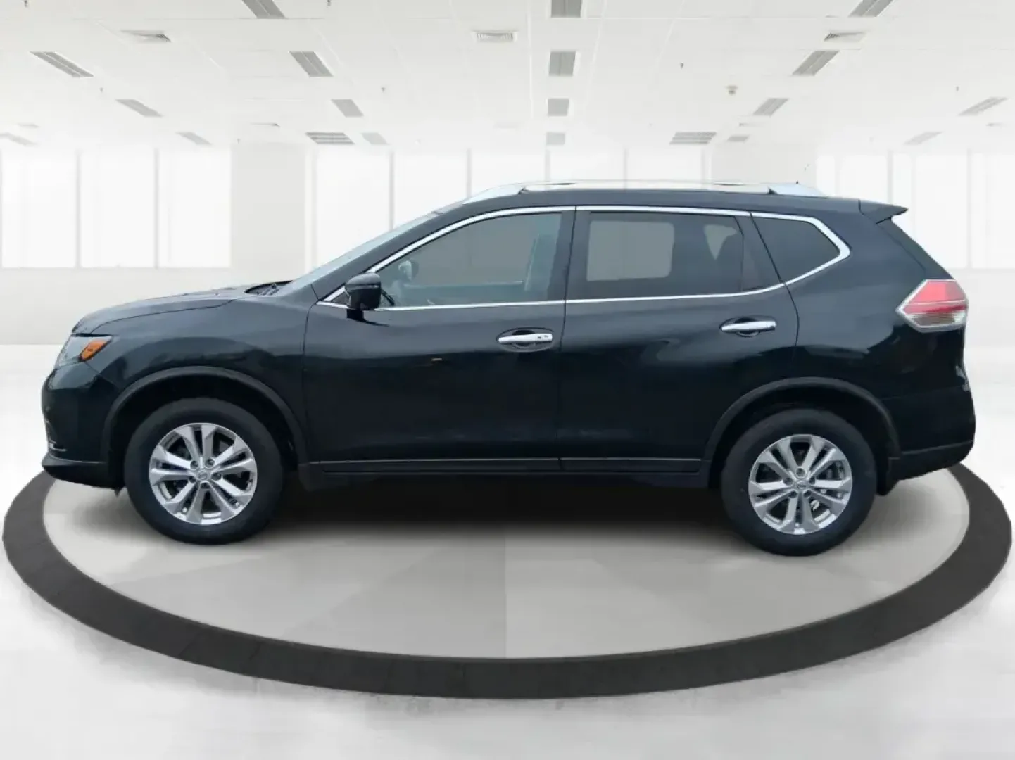 2016 Nissan Rogue SV (KNMAT2MV9GP) with an 2.5L I-4 DOHC engine, CVT transmission, located at 880 E. National Road, Vandalia, OH, 45377, (937) 908-9800, 39.891918, -84.183594 - Need a dependable SUV that fits real life in Vandalia-school drop-offs, long commutes to Dayton, and weekend getaways up I75-without the stress of traditional bank hurdles? This 2016 Nissan Rogue SV in Magnetic Black is a smart, versatile choice for busy families, frequent travelers, and budget-cons - Photo#5