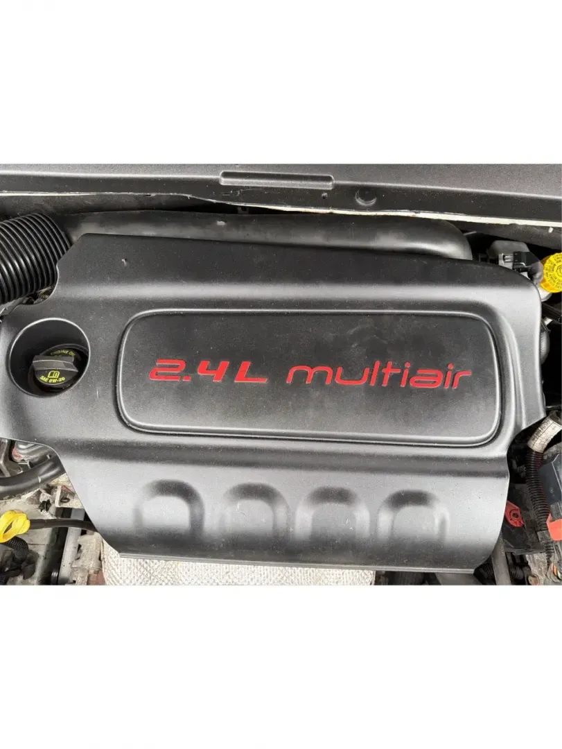 2018 Jeep Renegade Sport 4x4 (ZACCJBAB5JP) with an 2.4L L4 DOHC 16V engine, 6M transmission, located at 4508 South Dixie Dr, Moraine, OH, 45439, (937) 908-9800, 39.689976, -84.218452 - 2018 Jeep Renegade Sport 4x4 - Photo#11