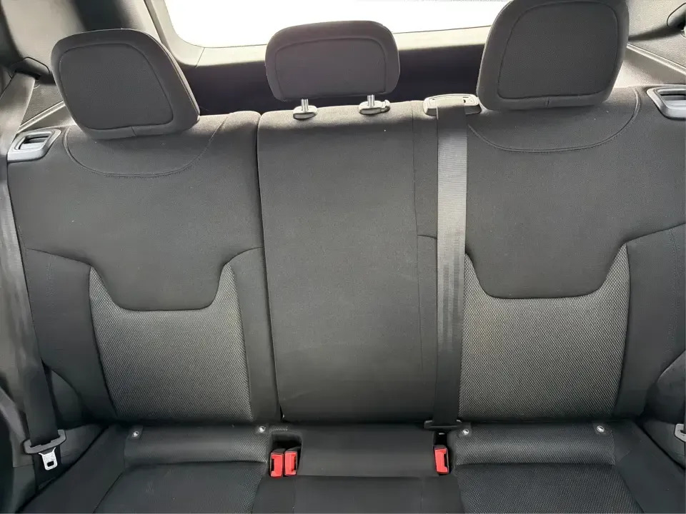 2018 Jeep Renegade Sport 4x4 (ZACCJBAB5JP) with an 2.4L L4 DOHC 16V engine, 6M transmission, located at 4508 South Dixie Dr, Moraine, OH, 45439, (937) 908-9800, 39.689976, -84.218452 - 2018 Jeep Renegade Sport 4x4 - Photo#14