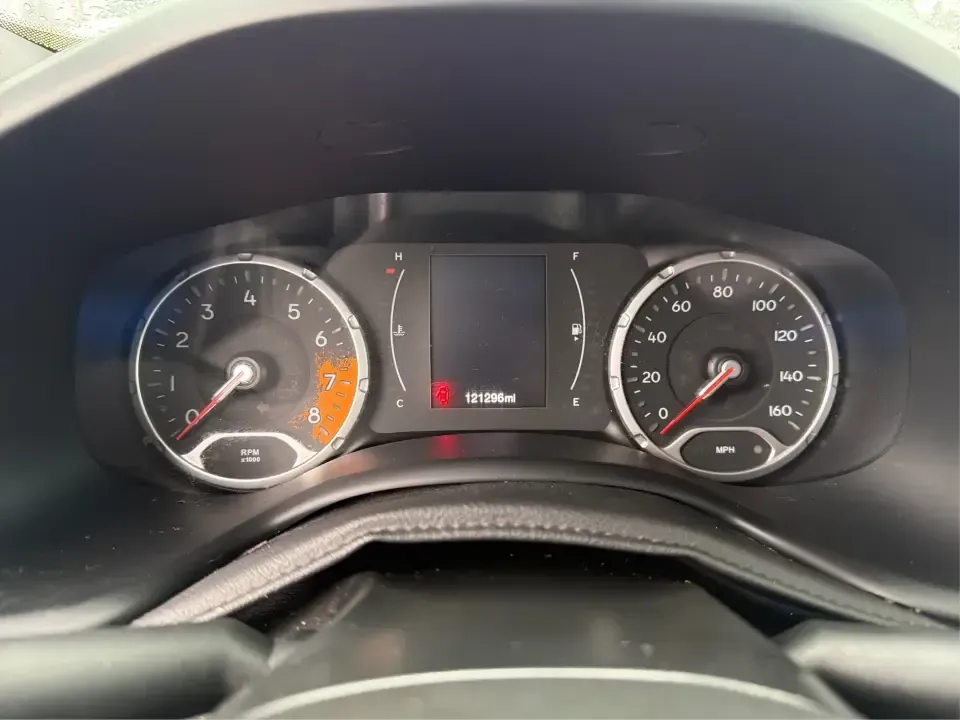 2018 Jeep Renegade Sport 4x4 (ZACCJBAB5JP) with an 2.4L L4 DOHC 16V engine, 6M transmission, located at 4508 South Dixie Dr, Moraine, OH, 45439, (937) 908-9800, 39.689976, -84.218452 - 2018 Jeep Renegade Sport 4x4 - Photo#15