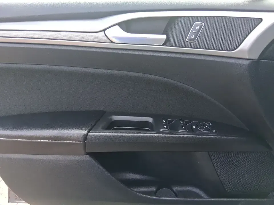 2019 Ford Fusion SE (3FA6P0H74KR) with an 2.5L L4 DOHC 16V engine, 6A transmission, located at 401 Woodman Dr, Riverside, OH, 45431, (937) 908-9800, 39.760899, -84.123421 - Need a reliable commuter sedan that can handle the daily grind from Riverside to Downtown Dayton, plus weekend runs to The Greene or a quick getaway to Carillon Historical Park? This 2019 Ford Fusion SE is built for real life-comfortable for long commutes, efficient on regular unleaded, and packed w - Photo#19