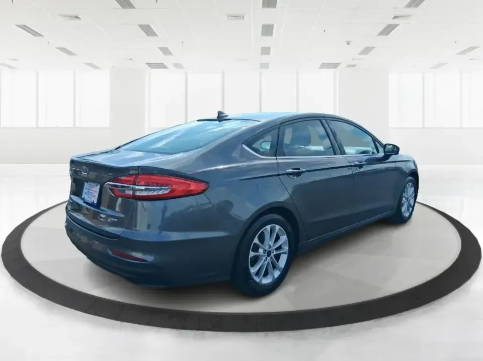 2019 Ford Fusion SE (3FA6P0H74KR) with an 2.5L L4 DOHC 16V engine, 6A transmission, located at 4508 South Dixie Dr, Moraine, OH, 45439, (937) 908-9800, 39.689976, -84.218452 - Need a reliable commuter sedan that can handle the daily grind from Riverside to Downtown Dayton, plus weekend runs to The Greene or a quick getaway to Carillon Historical Park? This 2019 Ford Fusion SE is built for real life-comfortable for long commutes, efficient on regular unleaded, and packed w - Photo#2