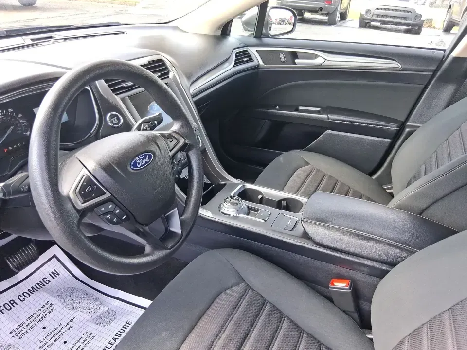 2019 Ford Fusion SE (3FA6P0H74KR) with an 2.5L L4 DOHC 16V engine, 6A transmission, located at 4508 South Dixie Dr, Moraine, OH, 45439, (937) 908-9800, 39.689976, -84.218452 - Need a reliable commuter sedan that can handle the daily grind from Riverside to Downtown Dayton, plus weekend runs to The Greene or a quick getaway to Carillon Historical Park? This 2019 Ford Fusion SE is built for real life-comfortable for long commutes, efficient on regular unleaded, and packed w - Photo#9