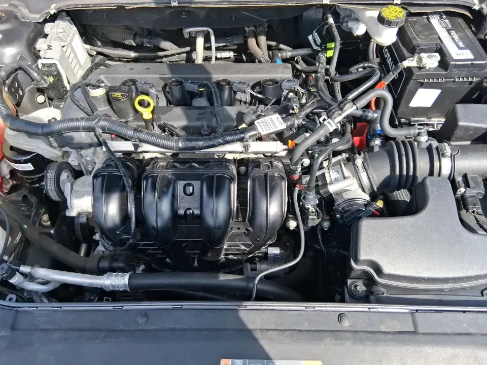 2019 Ford Fusion SE (3FA6P0H74KR) with an 2.5L L4 DOHC 16V engine, 6A transmission, located at 4508 South Dixie Dr, Moraine, OH, 45439, (937) 908-9800, 39.689976, -84.218452 - Need a reliable commuter sedan that can handle the daily grind from Riverside to Downtown Dayton, plus weekend runs to The Greene or a quick getaway to Carillon Historical Park? This 2019 Ford Fusion SE is built for real life-comfortable for long commutes, efficient on regular unleaded, and packed w - Photo#11