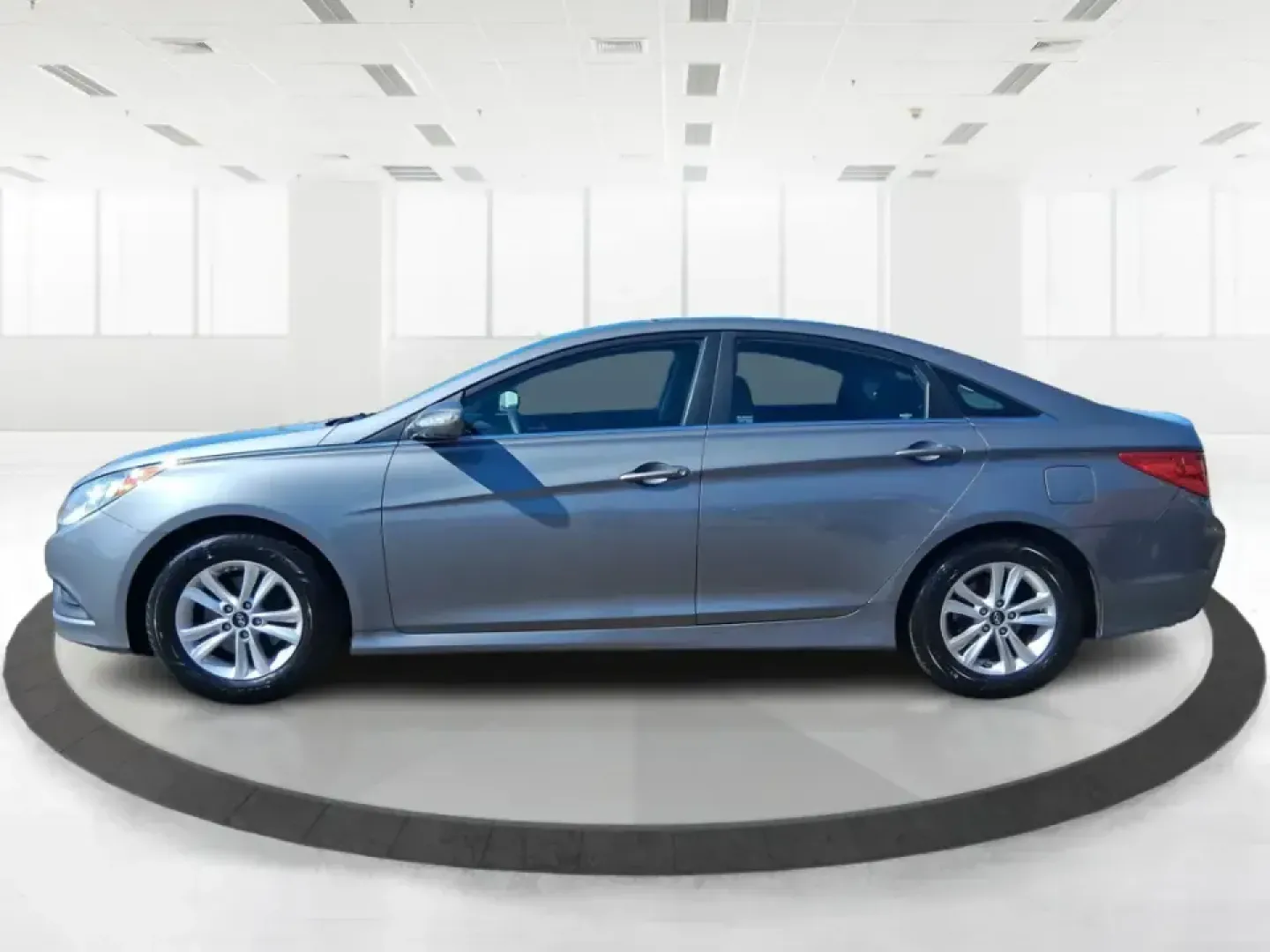 2014 Hyundai Sonata GLS (5NPEB4AC3EH) with an 2.4L I-4 gasoline direct injection engine, 6-Speed Automatic transmission, located at 1951 S Dayton Lakeview Rd., New Carlisle, OH, 45344, (937) 908-9800, 39.890999, -84.050255 - Need a dependable sedan for the daily drive to Wright-Patterson AFB, a comfortable commuter for I675 and Route 35, or an easygoing road-trip partner for weekends at Carillon Historical Park or the National Museum of the U.S. Air Force? This 2014 Hyundai Sonata GLS is built for real life in the Miami - Photo#5