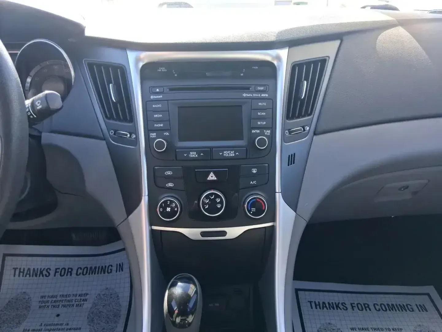 2014 Hyundai Sonata GLS (5NPEB4AC3EH) with an 2.4L I-4 gasoline direct injection engine, 6-Speed Automatic transmission, located at 1951 S Dayton Lakeview Rd., New Carlisle, OH, 45344, (937) 908-9800, 39.890999, -84.050255 - Need a dependable sedan for the daily drive to Wright-Patterson AFB, a comfortable commuter for I675 and Route 35, or an easygoing road-trip partner for weekends at Carillon Historical Park or the National Museum of the U.S. Air Force? This 2014 Hyundai Sonata GLS is built for real life in the Miami - Photo#13
