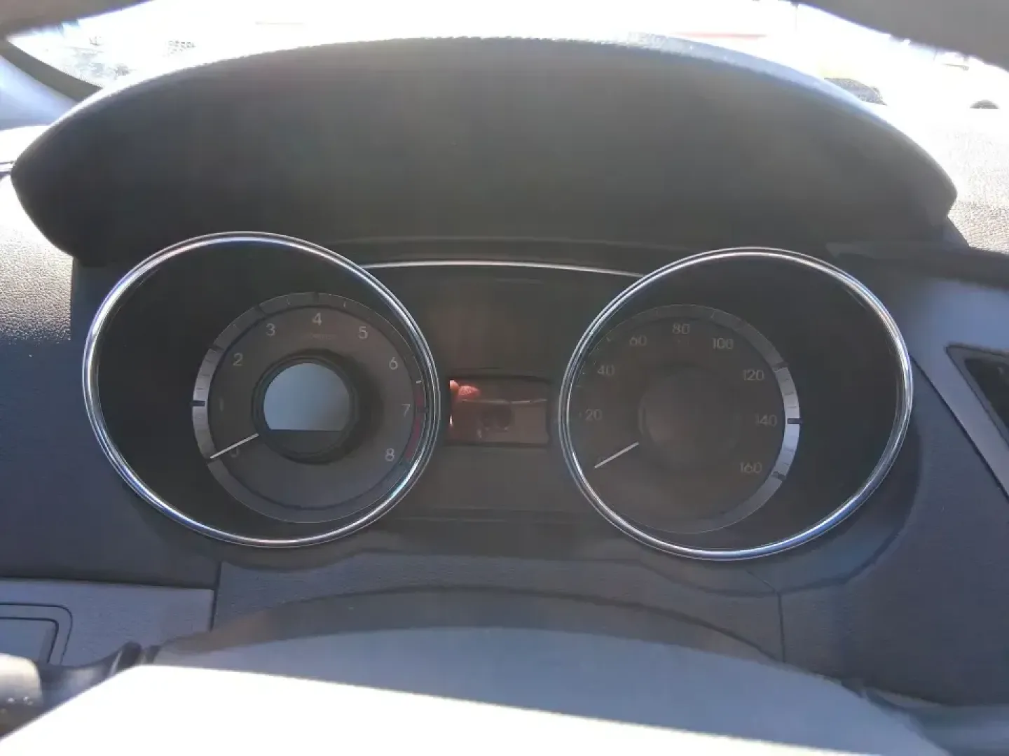 2014 Hyundai Sonata GLS (5NPEB4AC3EH) with an 2.4L I-4 gasoline direct injection engine, 6-Speed Automatic transmission, located at 1951 S Dayton Lakeview Rd., New Carlisle, OH, 45344, (937) 908-9800, 39.890999, -84.050255 - Need a dependable sedan for the daily drive to Wright-Patterson AFB, a comfortable commuter for I675 and Route 35, or an easygoing road-trip partner for weekends at Carillon Historical Park or the National Museum of the U.S. Air Force? This 2014 Hyundai Sonata GLS is built for real life in the Miami - Photo#15