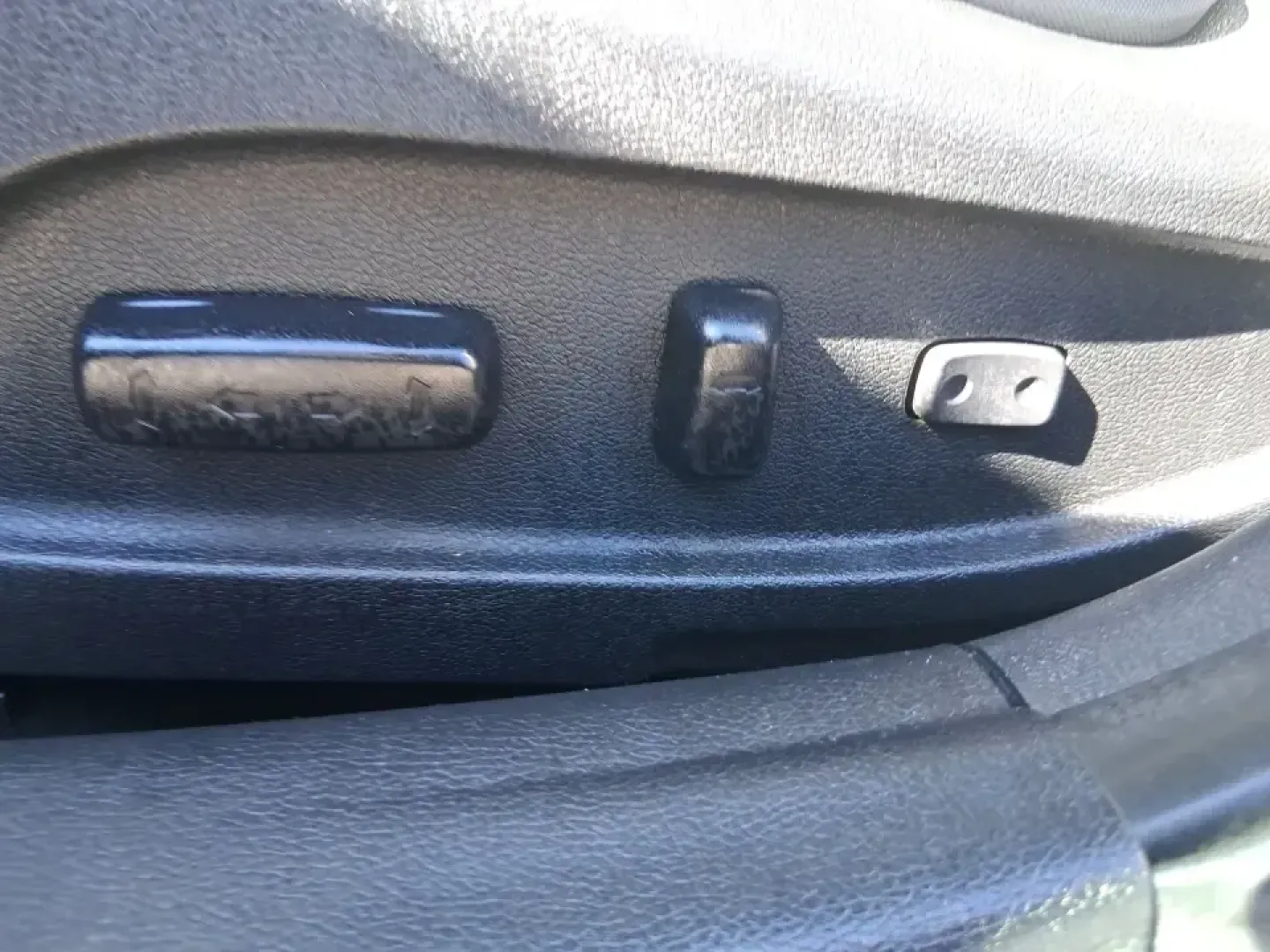 2014 Hyundai Sonata GLS (5NPEB4AC3EH) with an 2.4L I-4 gasoline direct injection engine, 6-Speed Automatic transmission, located at 1951 S Dayton Lakeview Rd., New Carlisle, OH, 45344, (937) 908-9800, 39.890999, -84.050255 - Need a dependable sedan for the daily drive to Wright-Patterson AFB, a comfortable commuter for I675 and Route 35, or an easygoing road-trip partner for weekends at Carillon Historical Park or the National Museum of the U.S. Air Force? This 2014 Hyundai Sonata GLS is built for real life in the Miami - Photo#17