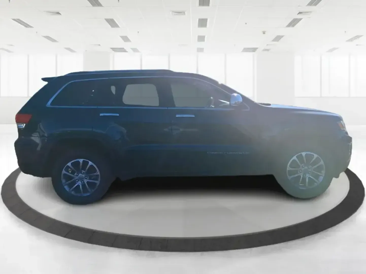 2015 Jeep Grand Cherokee Limited (1C4RJFBG5FC) with an 3.6L V6 DOHC 24V engine, 8-Speed Automatic transmission, located at 401 Woodman Dr, Riverside, OH, 45431, (937) 908-9800, 39.760899, -84.123421 - Picture your next weekend: you're loading up the family for a day at Carriage Hill MetroPark, cruising I675 with the heated steering wheel on, and still having the confidence to take the long way home when the weather turns. This 2015 Jeep Grand Cherokee Limited is built for real life in Riverside, - Photo#1