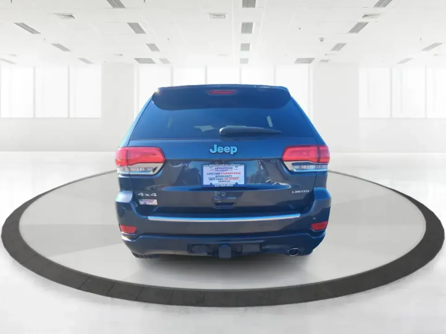 2015 Jeep Grand Cherokee Limited (1C4RJFBG5FC) with an 3.6L V6 DOHC 24V engine, 8-Speed Automatic transmission, located at 401 Woodman Dr, Riverside, OH, 45431, (937) 908-9800, 39.760899, -84.123421 - Picture your next weekend: you're loading up the family for a day at Carriage Hill MetroPark, cruising I675 with the heated steering wheel on, and still having the confidence to take the long way home when the weather turns. This 2015 Jeep Grand Cherokee Limited is built for real life in Riverside, - Photo#3