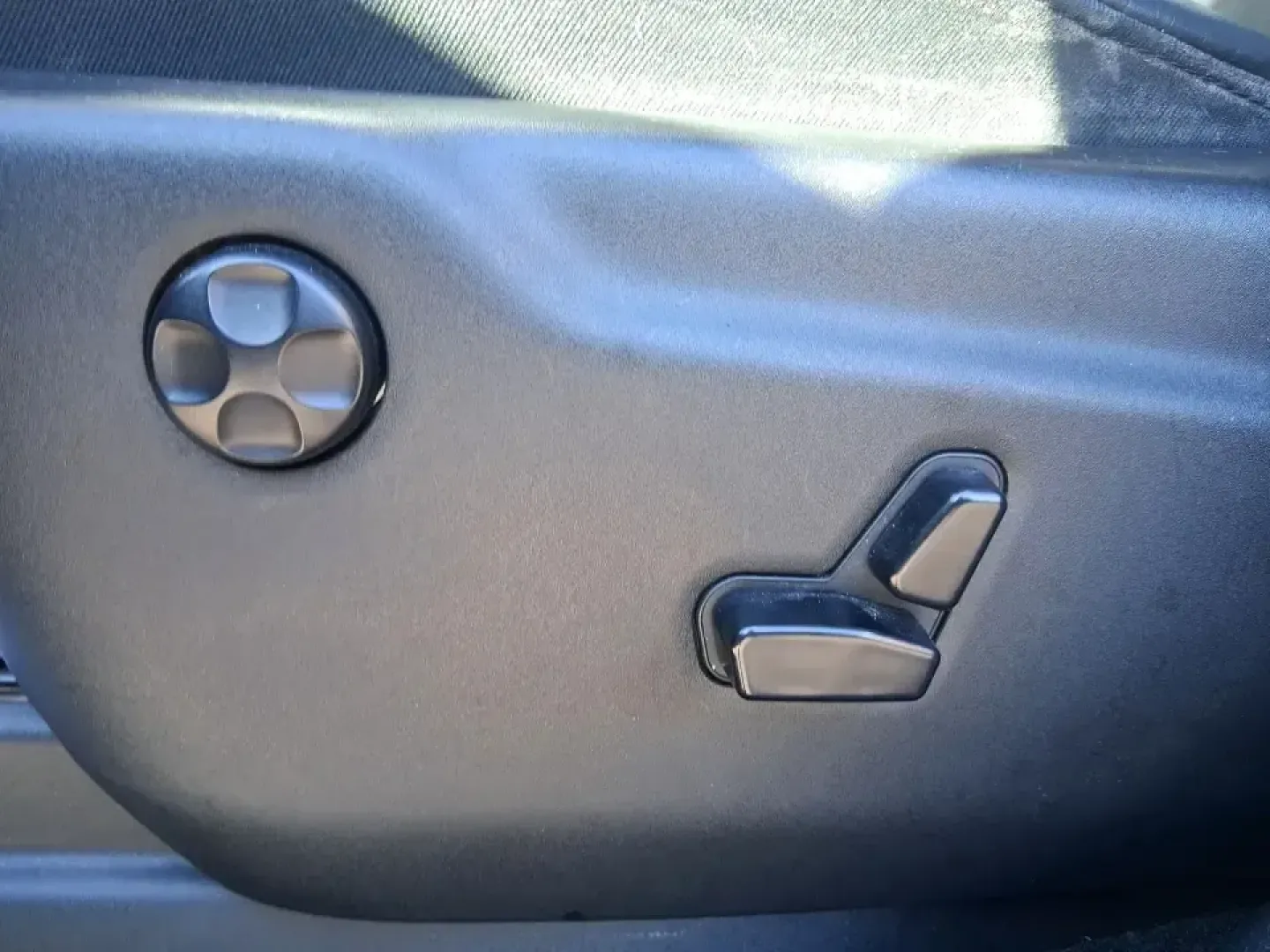 2015 Jeep Grand Cherokee Limited (1C4RJFBG5FC) with an 3.6L V6 DOHC 24V engine, 8-Speed Automatic transmission, located at 401 Woodman Dr, Riverside, OH, 45431, (937) 908-9800, 39.760899, -84.123421 - Picture your next weekend: you're loading up the family for a day at Carriage Hill MetroPark, cruising I675 with the heated steering wheel on, and still having the confidence to take the long way home when the weather turns. This 2015 Jeep Grand Cherokee Limited is built for real life in Riverside, - Photo#18