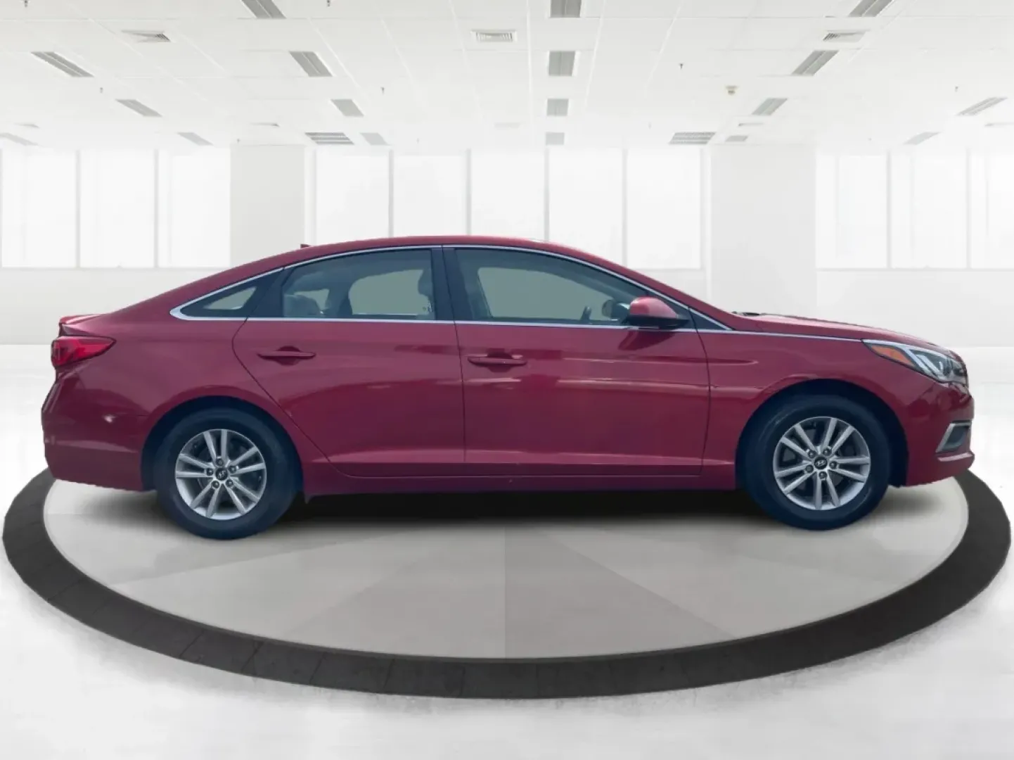 2017 Hyundai Sonata SE (5NPE24AF7HH) with an 2.4L I-4 gasoline direct injection engine, located at 880 E. National Road, Vandalia, OH, 45377, (937) 908-9800, 39.891918, -84.183594 - Are you in search of an affordable, reliable sedan that can keep up with your busy lifestyle? Look no further than this stunning 2017 Hyundai Sonata SE, available now at Advantage Car and Credit in Fairborn, OH. This vehicle is perfect for budget-conscious buyers who need a dependable car for daily - Photo#1