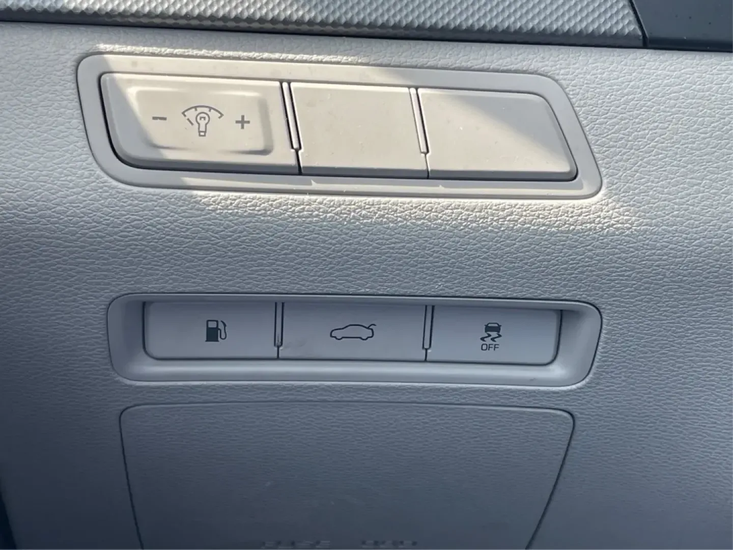 2017 Hyundai Sonata SE (5NPE24AF7HH) with an 2.4L I-4 gasoline direct injection engine, located at 880 E. National Road, Vandalia, OH, 45377, (937) 908-9800, 39.891918, -84.183594 - Are you in search of an affordable, reliable sedan that can keep up with your busy lifestyle? Look no further than this stunning 2017 Hyundai Sonata SE, available now at Advantage Car and Credit in Fairborn, OH. This vehicle is perfect for budget-conscious buyers who need a dependable car for daily - Photo#17