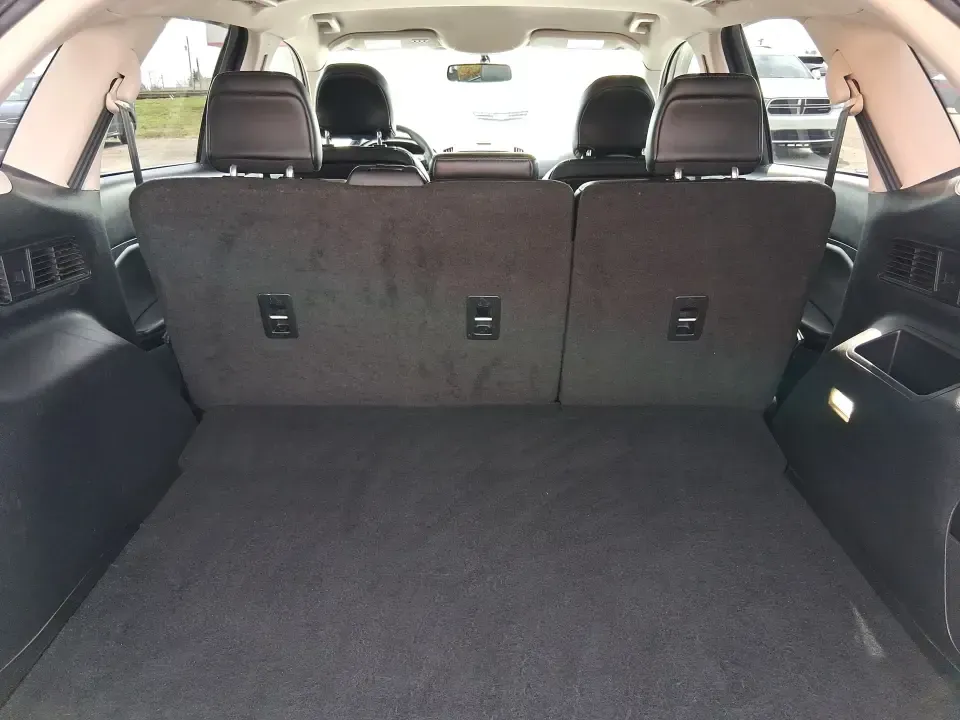 2016 Ford Edge SEL (2FMPK4J88GB) with an 3.5L V6 DOHC 24V engine, 6A transmission, located at 1230 East Main St, Xenia, OH, 45385, (937) 908-9800, 39.688026, -83.910172 - Need one SUV that can handle school drop-offs, long commutes to Dayton, and spontaneous weekend getaways without feeling like a chore? This **2016 Ford Edge SEL** is built for real-life driving in and around **Xenia, Ohio**-with the comfort your family wants, the confidence you need in changing weat - Photo#12