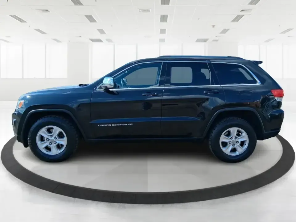2015 Jeep Grand Cherokee Laredo (1C4RJFAG1FC) with an 3.6L V-6 DOHC engine, 8-Speed Automatic transmission, located at 8750 N County Rd 25A, Piqua, OH, 45356, (937) 908-9800, 40.164391, -84.232513 - Picture your next Ohio road trip: the family loaded up for a weekend at Indian Lake, a cooler in the back, and confidence on wet back roads or winter mornings. This 2015 Jeep Grand Cherokee Laredo is built for drivers who want everyday comfort with true SUV capability-perfect for long commutes, scho - Photo#5