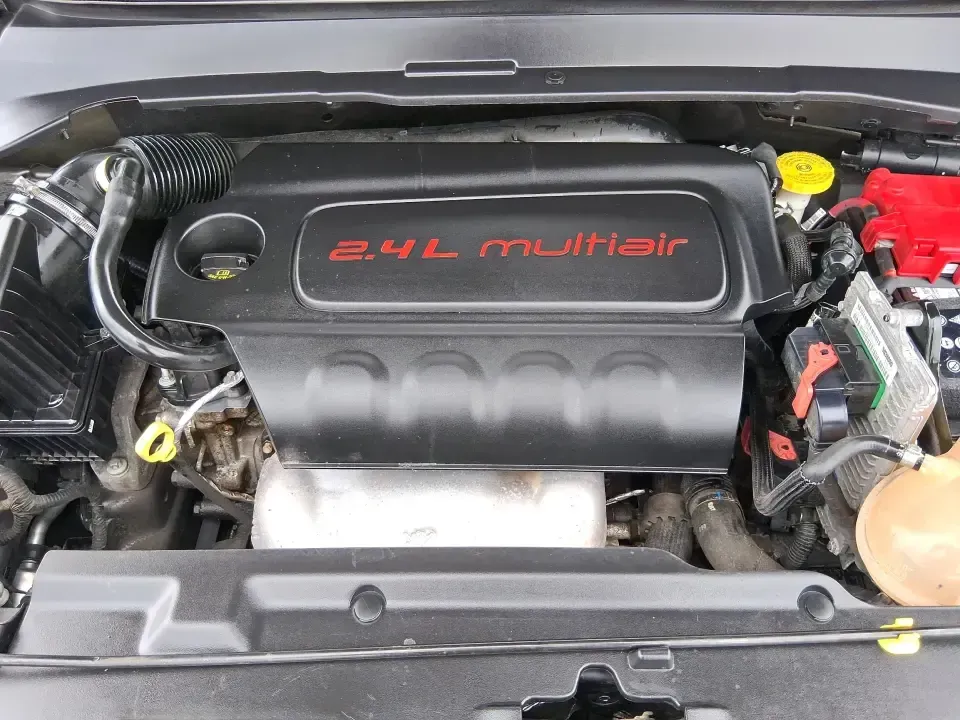 2019 Jeep Compass Altitude 4x4 (3C4NJDBB2KT) with an Tigershark MultiAir 2.4L I-4 variable valve contro engine, located at 4508 South Dixie Dr, Moraine, OH, 45439, (937) 908-9800, 39.689976, -84.218452 - Whether you're planning weekend trips to Caesar Creek, tackling snowy Dayton-area mornings, or just want a confident daily driver for I-75 and SR-725, this 2019 Jeep Compass Altitude 4x4 is built for real life in Southwest Ohio. With its SUV versatility, sure-footed 4x4 capability, and a comfortable - Photo#11