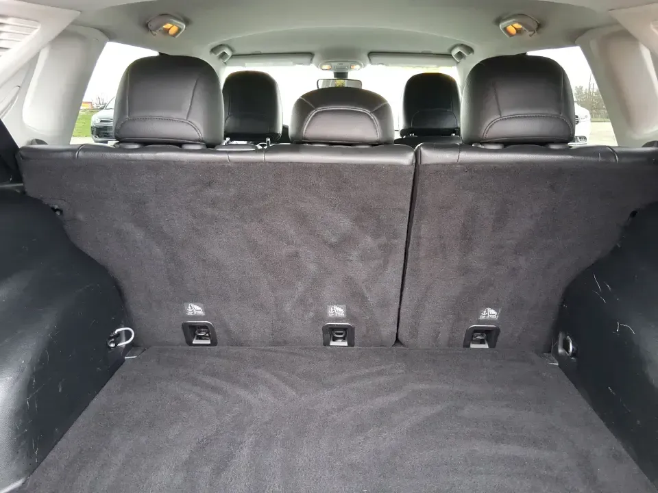 2019 Jeep Compass Altitude 4x4 (3C4NJDBB2KT) with an Tigershark MultiAir 2.4L I-4 variable valve contro engine, located at 1951 S Dayton Lakeview Rd., New Carlisle, OH, 45344, (937) 908-9800, 39.890999, -84.050255 - Whether you're planning weekend trips to Caesar Creek, tackling snowy Dayton-area mornings, or just want a confident daily driver for I-75 and SR-725, this 2019 Jeep Compass Altitude 4x4 is built for real life in Southwest Ohio. With its SUV versatility, sure-footed 4x4 capability, and a comfortable - Photo#12