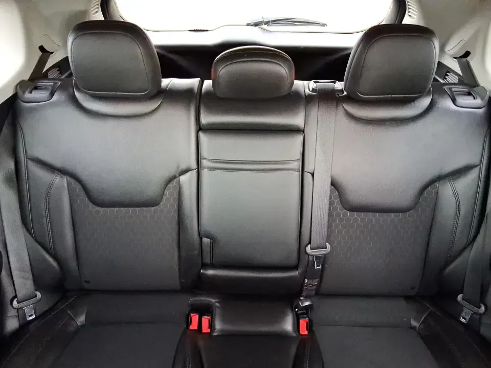 2019 Jeep Compass Altitude 4x4 (3C4NJDBB2KT) with an Tigershark MultiAir 2.4L I-4 variable valve contro engine, located at 1951 S Dayton Lakeview Rd., New Carlisle, OH, 45344, (937) 908-9800, 39.890999, -84.050255 - Whether you're planning weekend trips to Caesar Creek, tackling snowy Dayton-area mornings, or just want a confident daily driver for I-75 and SR-725, this 2019 Jeep Compass Altitude 4x4 is built for real life in Southwest Ohio. With its SUV versatility, sure-footed 4x4 capability, and a comfortable - Photo#14