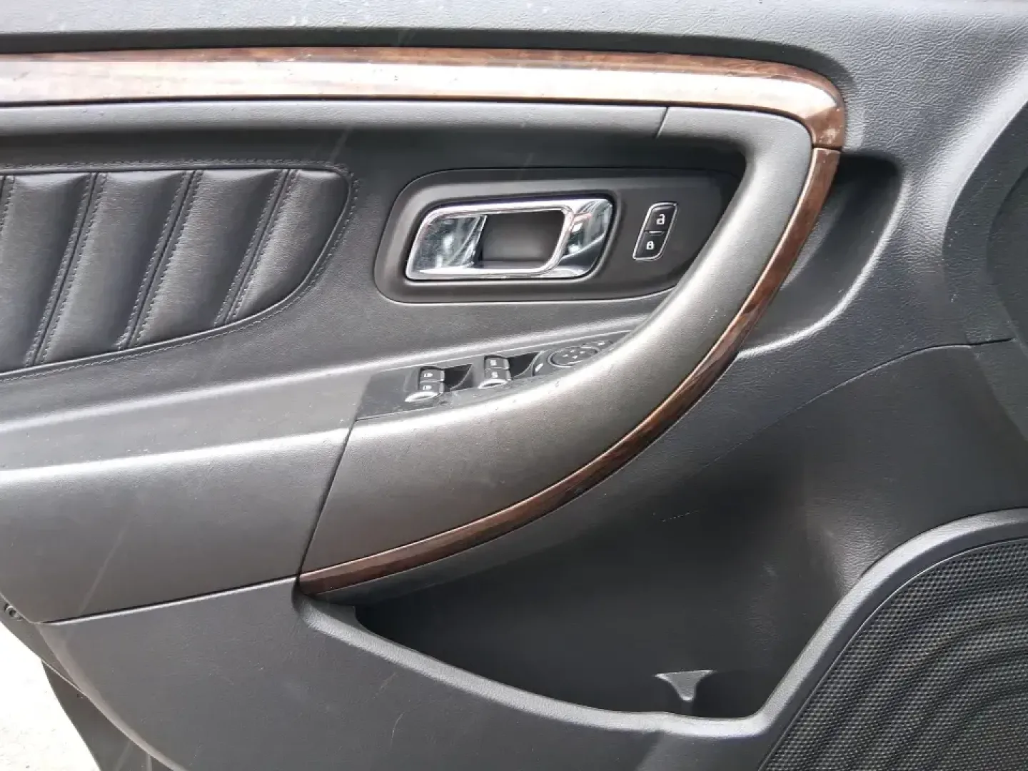 2014 Ford Taurus Limited FWD (1FAHP2F80EG) with an 3.5L V6 DOHC 24V engine, 6-Speed Automatic transmission, located at 8750 N County Rd 25A, Piqua, OH, 45356, (937) 908-9800, 40.164391, -84.232513 - Need a comfortable, confidence-inspiring sedan for a daily commute between Piqua and Dayton, school drop-offs, or weekend getaways up I-75? This 2014 Ford Taurus Limited FWD delivers the kind of quiet, upscale ride that makes long drives feel shorter-while still keeping practicality front and center - Photo#19