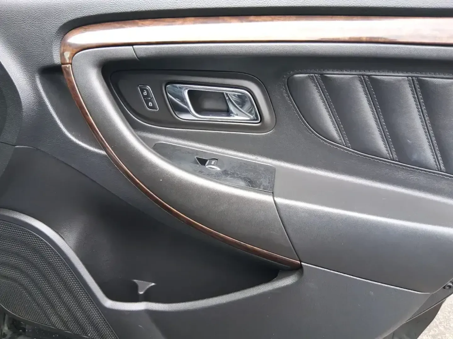 2014 Ford Taurus Limited FWD (1FAHP2F80EG) with an 3.5L V6 DOHC 24V engine, 6-Speed Automatic transmission, located at 8750 N County Rd 25A, Piqua, OH, 45356, (937) 908-9800, 40.164391, -84.232513 - Need a comfortable, confidence-inspiring sedan for a daily commute between Piqua and Dayton, school drop-offs, or weekend getaways up I-75? This 2014 Ford Taurus Limited FWD delivers the kind of quiet, upscale ride that makes long drives feel shorter-while still keeping practicality front and center - Photo#20