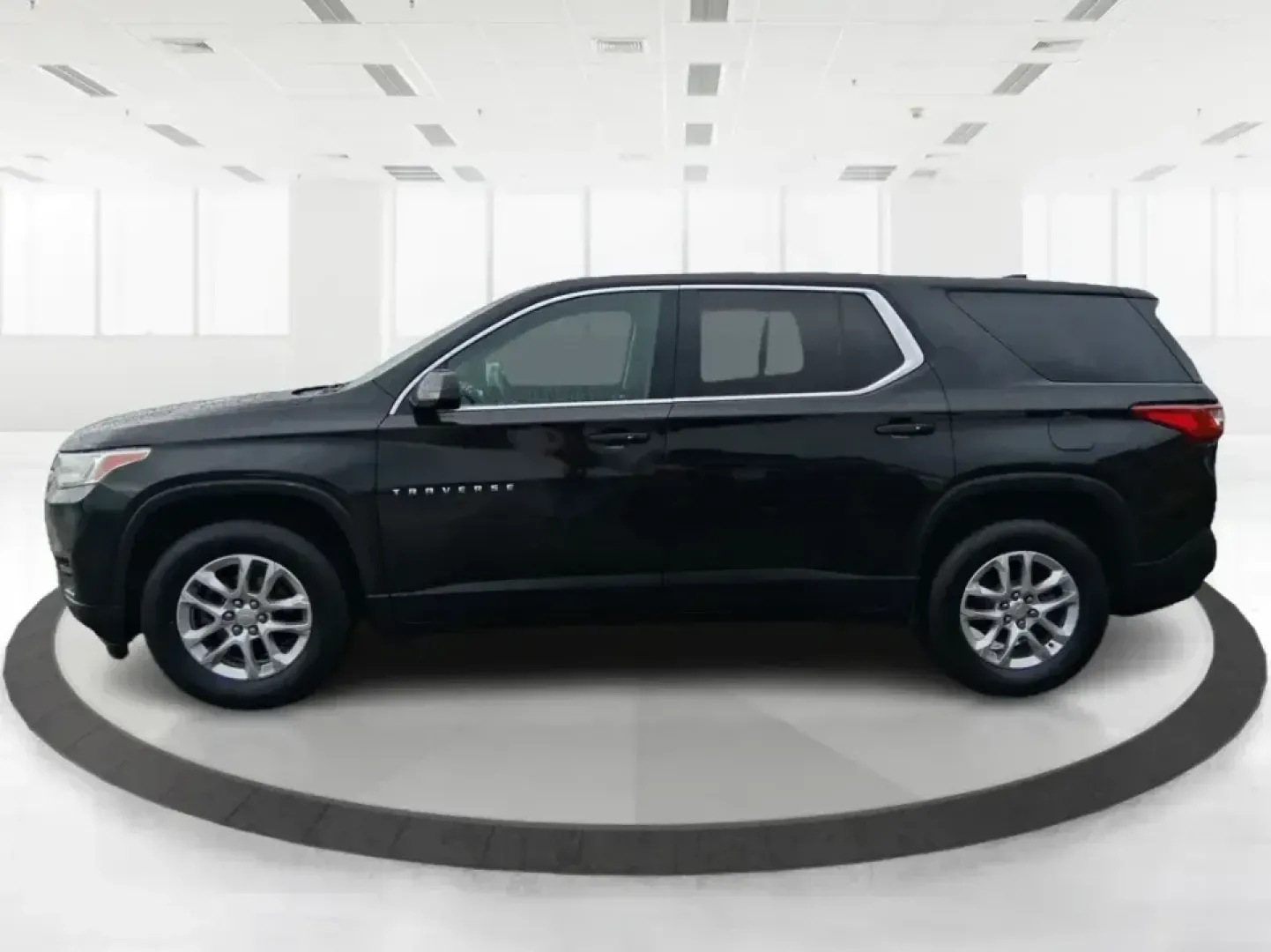 2018 Chevrolet Traverse LS (1GNERFKW3JJ) with an 3.6L V-6 gasoline direct injection engine, 9A transmission, located at 1184 Kauffman Ave, Fairborn, OH, 45324, (937) 908-9800, 39.807072, -84.030914 - Ready for the real world-school drop-offs, long commutes to Wright-Patterson AFB, and weekend road trips out toward Yellow Springs-this 2018 Chevrolet Traverse LS is the kind of three-row SUV that makes busy life easier. With confident space for people and gear, a smooth ride for I675/I70 driving, a - Photo#4