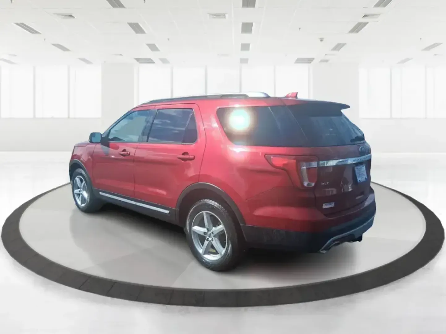 2017 Ford Explorer XLT (1FM5K8DH9HG) with an 2.3L L4 DOHC 16V engine, 6A transmission, located at 401 Woodman Dr, Riverside, OH, 45431, (937) 908-9800, 39.760899, -84.123421 - Weekend road trips to Caesar Creek, daily school drop-offs, or a comfortable commute down I75-this 2017 Ford Explorer XLT is built for real life in the Miami Valley. With three-row versatility, confident capability, and practical comfort, it's a smart choice for growing families, active couples, and - Photo#4