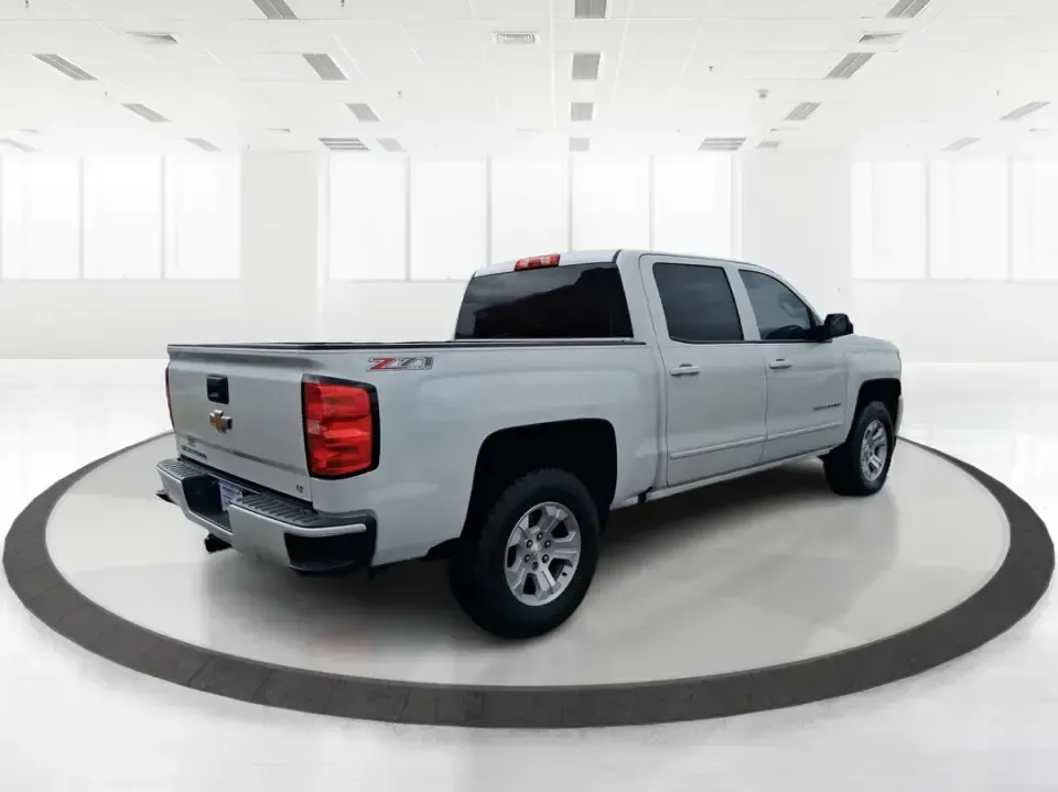 2017 Chevrolet Silverado 1500 2LT (3GCUKREH9HG) with an 4.3L V6 OHV 12V engine, 6A transmission, located at 8750 N County Rd 25A, Piqua, OH, 45356, (937) 908-9800, 40.164391, -84.232513 - Need a truck that can handle weekday work runs, weekend projects, and spontaneous road trips out toward Caesar Creek or up I75 without feeling like a compromise? This 2017 Chevrolet Silverado 1500 2LT Crew Cab 4WD is built for real life in the Miami Valley-roomy enough for friends or family, strong - Photo#2