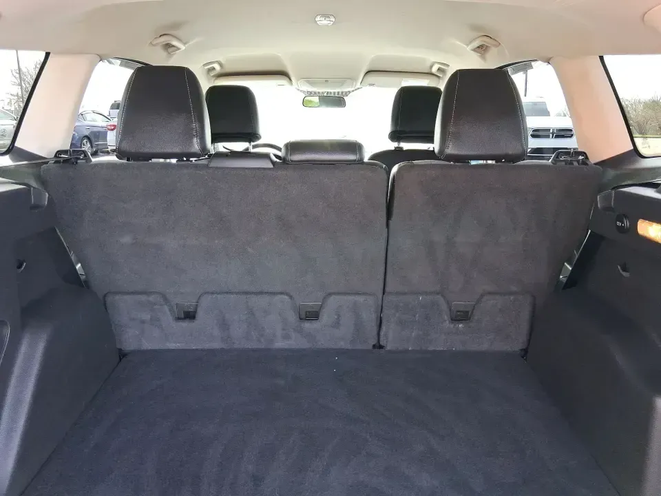 2017 Ford Escape SE (1FMCU9GD2HU) with an 1.5L L4 DOHC 16V engine, 6A transmission, located at 880 E. National Road, Vandalia, OH, 45377, (937) 908-9800, 39.891918, -84.183594 - Make every day easier-whether you're tackling a long commute up I-75, shuttling kids between school and practice, or packing up for a weekend escape to the Dayton area parks. This 2017 Ford Escape SE in Magnetic Metallic is the kind of compact SUV that fits real life in Vandalia, OH: easy to park, c - Photo#11