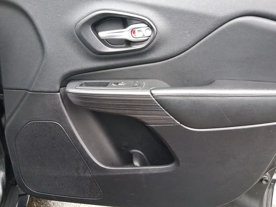 2015 Jeep Cherokee Limited (1C4PJMDBXFW) with an 2.4L L4 DOHC 16V engine, 9-Speed Automatic transmission, located at 8750 N County Rd 25A, Piqua, OH, 45356, (937) 908-9800, 40.164391, -84.232513 - Need one vehicle that can handle the weekday grind and still feel ready for a last-minute getaway? This 2015 Jeep Cherokee Limited 4WD in Brilliant Black Crystal Pearlcoat is built for Riverside life-comfortable for daily commutes, confident in Ohio weather, and versatile enough for road trips, socc - Photo#20