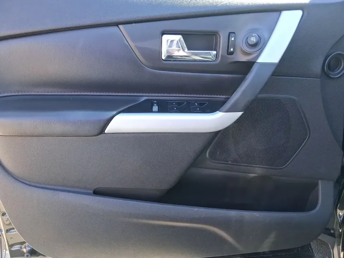 2014 Ford Edge Limited (2FMDK4KC1EB) with an 3.5L V-6 DOHC engine, 6-Speed Automatic transmission, located at 1099 N County Rd 25A, Troy, OH, 45373, (937) 908-9800, 40.057079, -84.212883 - Need an SUV that can handle Ohio's changing weather, keep everyone comfortable on school runs, and still feel upscale on date night or weekend getaways? This 2014 Ford Edge Limited in Tuxedo Black Metallic is built for real life in Troy-whether you're commuting down I75, running errands along N Coun - Photo#19