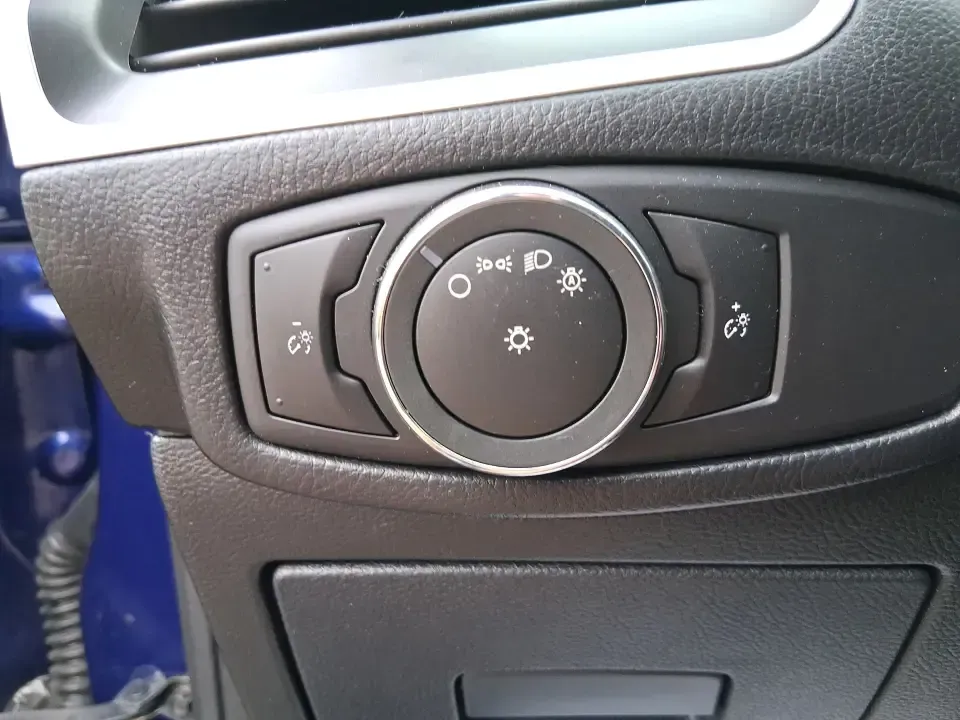 2015 Ford Edge SEL (2FMPK4J88FB) with an 3.5L V6 DOHC 24V engine, 6A transmission, located at 1099 N County Rd 25A, Troy, OH, 45373, (937) 908-9800, 40.057079, -84.212883 - Picture your next Ohio weekend: a quick grocery run through New Carlisle turns into a spontaneous drive out toward the Mad River, a family outing near the Clark County Fairgrounds, or an easy road trip down I70 and I675 with everyone comfortable and your gear packed. This 2015 Ford Edge SEL is built - Photo#17