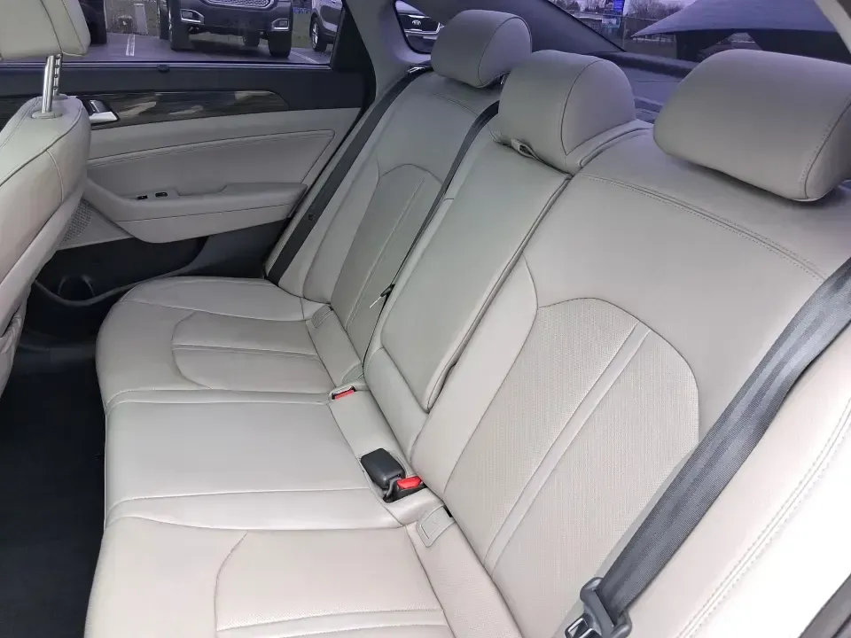 2015 Hyundai Sonata Limited (5NPE34AF5FH) with an 2.4L I-4 gasoline direct injection engine, 6-Speed Automatic transmission, located at 401 Woodman Dr, Riverside, OH, 45431, (937) 908-9800, 39.760899, -84.123421 - Picture your next week going smoother: an easy highway commute up I75, a comfortable school drop-off run through Piqua, and a weekend drive to the Miami County Fairgrounds-all in a sedan that feels upscale without the upscale price. This **2015 Hyundai Sonata Limited** in **Lakeside Blue** is built - Photo#10