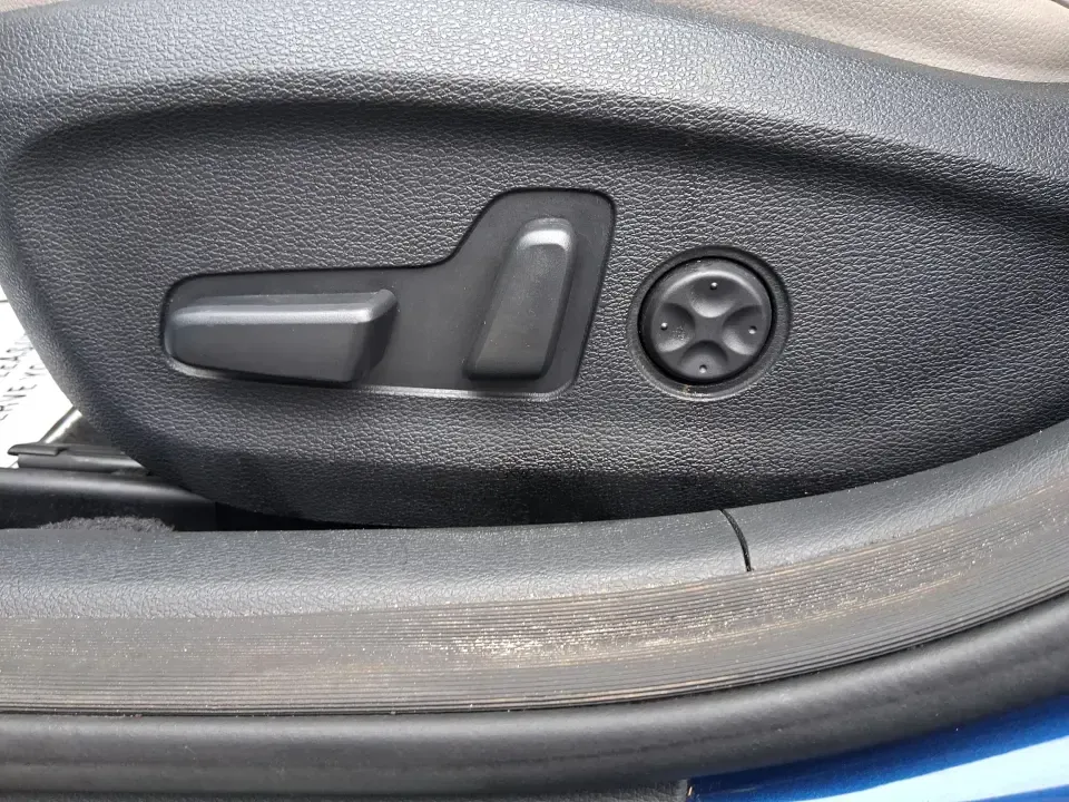 2015 Hyundai Sonata Limited (5NPE34AF5FH) with an 2.4L I-4 gasoline direct injection engine, 6-Speed Automatic transmission, located at 401 Woodman Dr, Riverside, OH, 45431, (937) 908-9800, 39.760899, -84.123421 - Picture your next week going smoother: an easy highway commute up I75, a comfortable school drop-off run through Piqua, and a weekend drive to the Miami County Fairgrounds-all in a sedan that feels upscale without the upscale price. This **2015 Hyundai Sonata Limited** in **Lakeside Blue** is built - Photo#17