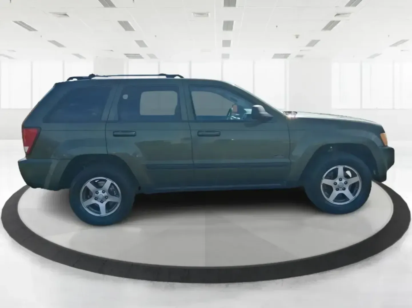 2007 Jeep Grand Cherokee Laredo (1J8GR48K47C) with an 3.7L V6 SOHC 12V engine, 5-Speed Automatic Overdrive transmission, located at 1951 S Dayton Lakeview Rd., New Carlisle, OH, 45344, (937) 908-9800, 39.890999, -84.050255 - Weekend getaways to the trails, winter commutes on slick Ohio roads, and family errands across town all get easier when you're in a capable SUV with true 4WD confidence. This **2007 Jeep Grand Cherokee Laredo** is built for drivers who want classic Jeep utility without giving up everyday comfort-ide - Photo#1