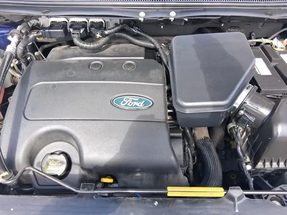 2013 Ford Edge SEL (2FMDK4JC3DB) with an 3.5L V-6 DOHC engine, 6-Speed Automatic transmission, located at 1230 East Main St, Xenia, OH, 45385, (937) 908-9800, 39.688026, -83.910172 - Pack up the kids, cue up your favorite playlist, and point the nose toward a weekend getaway-this 2013 Ford Edge SEL is the kind of comfortable, confident SUV that fits real life in Troy, Ohio. Whether you're commuting up SR-25A, running after-school errands near downtown Troy, or loading up for a r - Photo#11