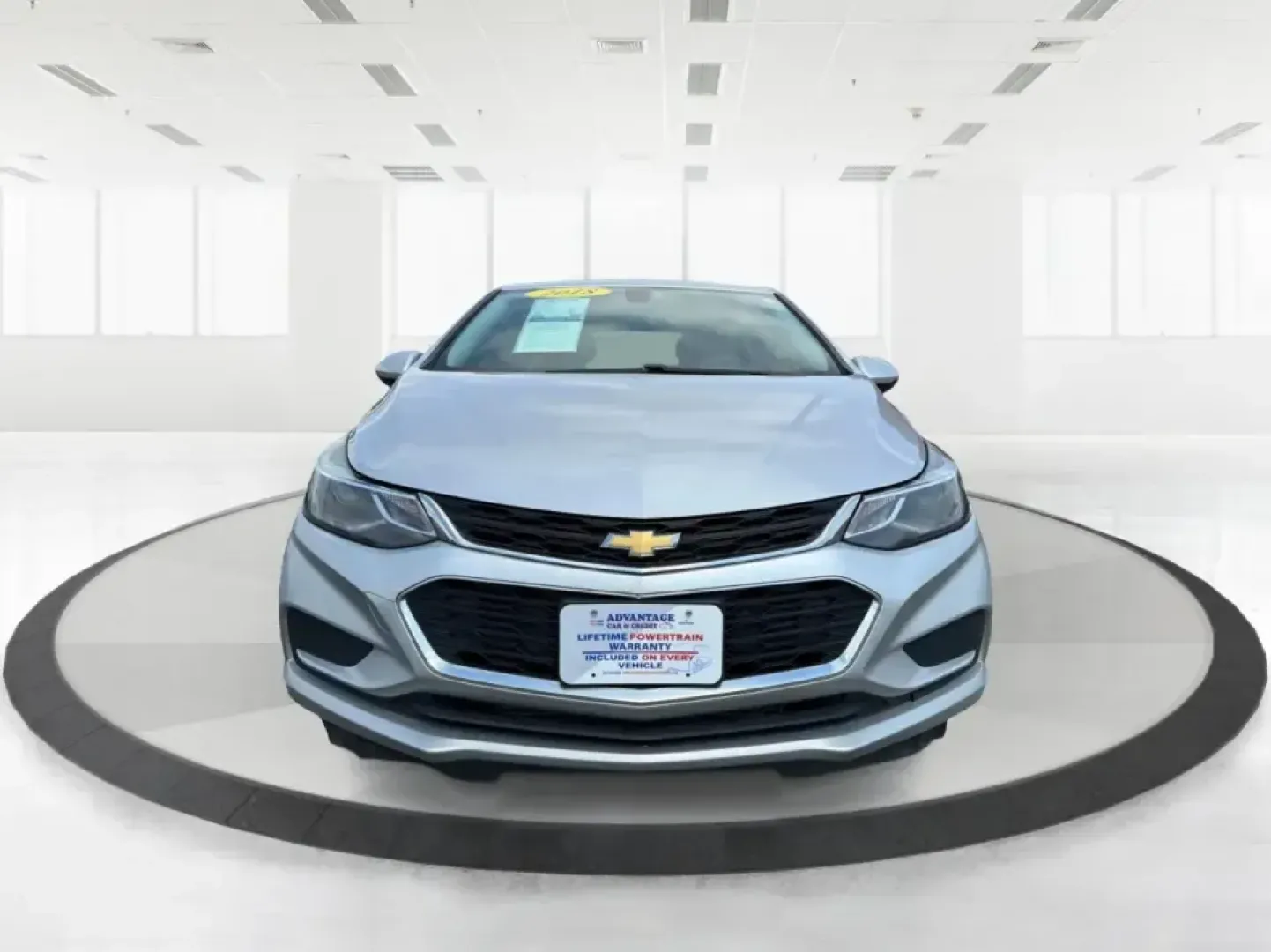 2018 Chevrolet Cruze LT Auto Hatchback (3G1BE6SM8JS) with an 1.4L L4 DOHC 16V TURBO engine, 6A transmission, located at 1230 East Main St, Xenia, OH, 45385, (937) 908-9800, 39.688026, -83.910172 - Picture your next week going smoother: a fuel-sipping hatchback for the daily commute up I75, roomy enough for grocery runs after practice, and nimble for squeezing into tight spots near the Dayton area. This 2018 Chevrolet Cruze LT Auto Hatchback in Silver Ice Metallic is a smart pick for drivers w- Photo#7