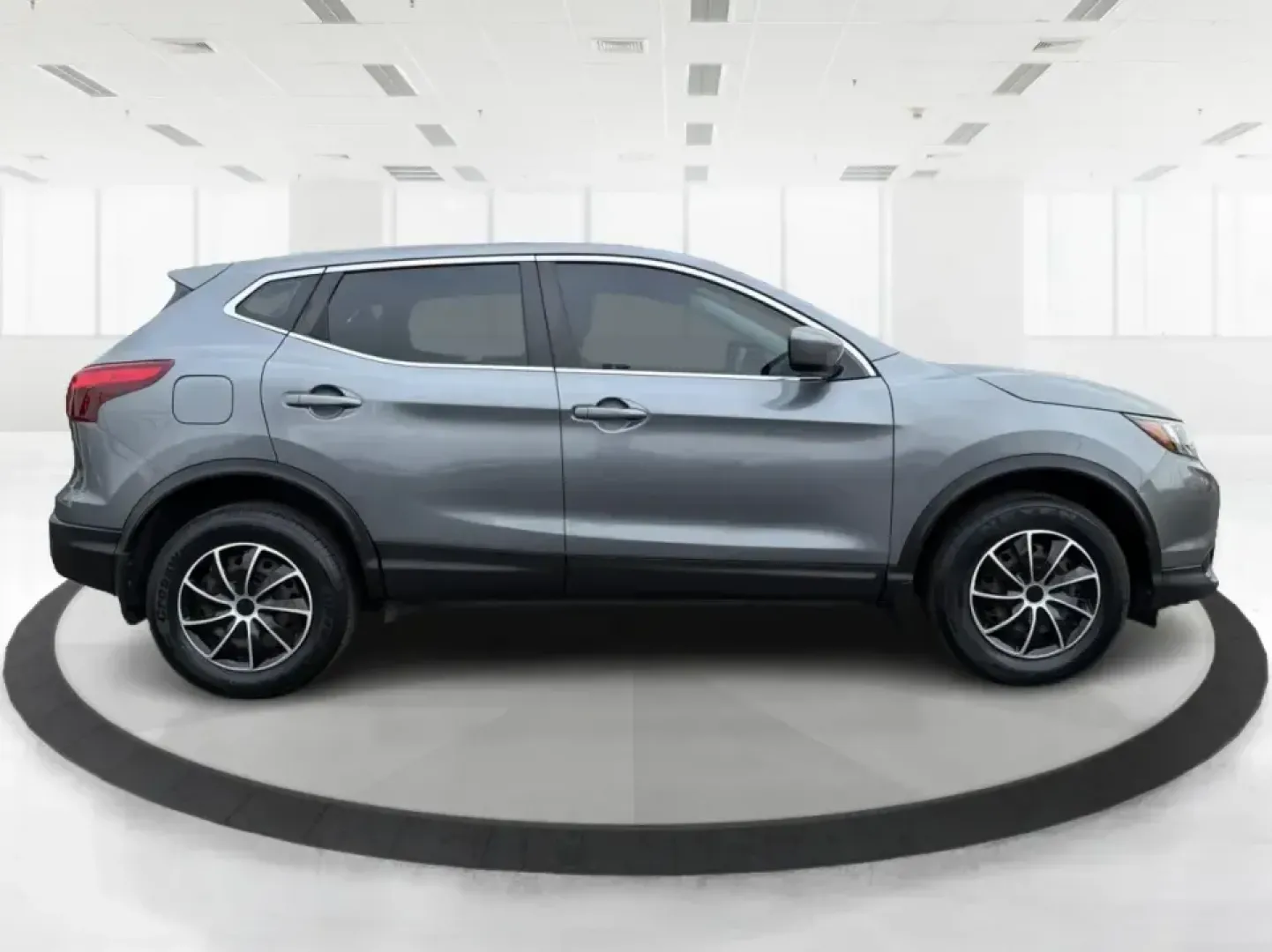 2018 Nissan Rogue S (JN1BJ1CP6JW) with an 2L I-4 gasoline direct injection engine, CVT transmission, located at 401 Woodman Dr, Riverside, OH, 45431, (937) 908-9800, 39.760899, -84.123421 - Picture your next week: an easy I75 commute into Dayton, school drop-offs in nearby Kettering, a Costco run, and a weekend drive down to Carillon Historical Park or a quick lap around the Dayton Mall area-all with one SUV that's sized right for real life. This 2018 Nissan Rogue S in sleek Gun Metall - Photo#1
