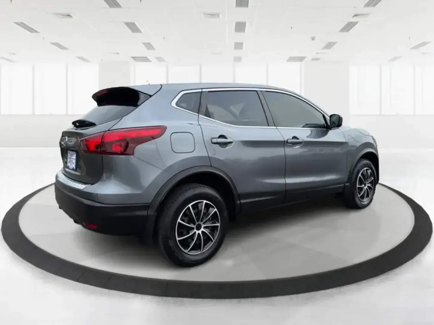 2018 Nissan Rogue S (JN1BJ1CP6JW) with an 2L I-4 gasoline direct injection engine, CVT transmission, located at 401 Woodman Dr, Riverside, OH, 45431, (937) 908-9800, 39.760899, -84.123421 - Picture your next week: an easy I75 commute into Dayton, school drop-offs in nearby Kettering, a Costco run, and a weekend drive down to Carillon Historical Park or a quick lap around the Dayton Mall area-all with one SUV that's sized right for real life. This 2018 Nissan Rogue S in sleek Gun Metall - Photo#2