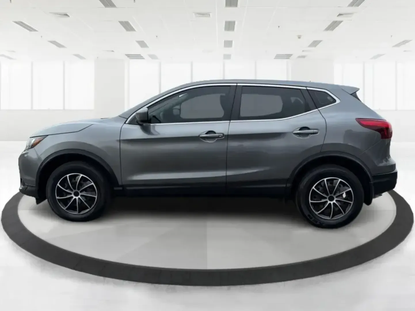 2018 Nissan Rogue S (JN1BJ1CP6JW) with an 2L I-4 gasoline direct injection engine, CVT transmission, located at 401 Woodman Dr, Riverside, OH, 45431, (937) 908-9800, 39.760899, -84.123421 - Picture your next week: an easy I75 commute into Dayton, school drop-offs in nearby Kettering, a Costco run, and a weekend drive down to Carillon Historical Park or a quick lap around the Dayton Mall area-all with one SUV that's sized right for real life. This 2018 Nissan Rogue S in sleek Gun Metall - Photo#5