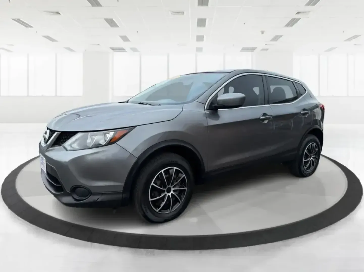 2018 Nissan Rogue S (JN1BJ1CP6JW) with an 2L I-4 gasoline direct injection engine, CVT transmission, located at 401 Woodman Dr, Riverside, OH, 45431, (937) 908-9800, 39.760899, -84.123421 - Picture your next week: an easy I75 commute into Dayton, school drop-offs in nearby Kettering, a Costco run, and a weekend drive down to Carillon Historical Park or a quick lap around the Dayton Mall area-all with one SUV that's sized right for real life. This 2018 Nissan Rogue S in sleek Gun Metall - Photo#8