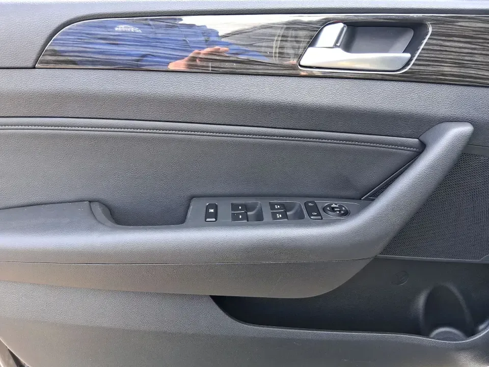 2015 Hyundai Sonata Limited (5NPE34AF5FH) with an 2.4L I-4 gasoline direct injection engine, 6-Speed Automatic transmission, located at 1184 Kauffman Ave, Fairborn, OH, 45324, (937) 908-9800, 39.807072, -84.030914 - Long commute down I675, daily runs between Wright-Patterson AFB and Beavercreek, or a weekend road trip to Yellow Springs? This 2015 Hyundai Sonata Limited is the kind of comfortable, tech-savvy sedan that fits real life in Fairborn-quiet on the highway, easy to park downtown, and loaded with premiu - Photo#18