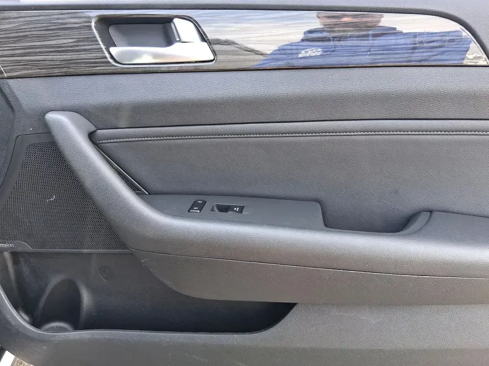 2015 Hyundai Sonata Limited (5NPE34AF5FH) with an 2.4L I-4 gasoline direct injection engine, 6-Speed Automatic transmission, located at 1184 Kauffman Ave, Fairborn, OH, 45324, (937) 908-9800, 39.807072, -84.030914 - Long commute down I675, daily runs between Wright-Patterson AFB and Beavercreek, or a weekend road trip to Yellow Springs? This 2015 Hyundai Sonata Limited is the kind of comfortable, tech-savvy sedan that fits real life in Fairborn-quiet on the highway, easy to park downtown, and loaded with premiu - Photo#19