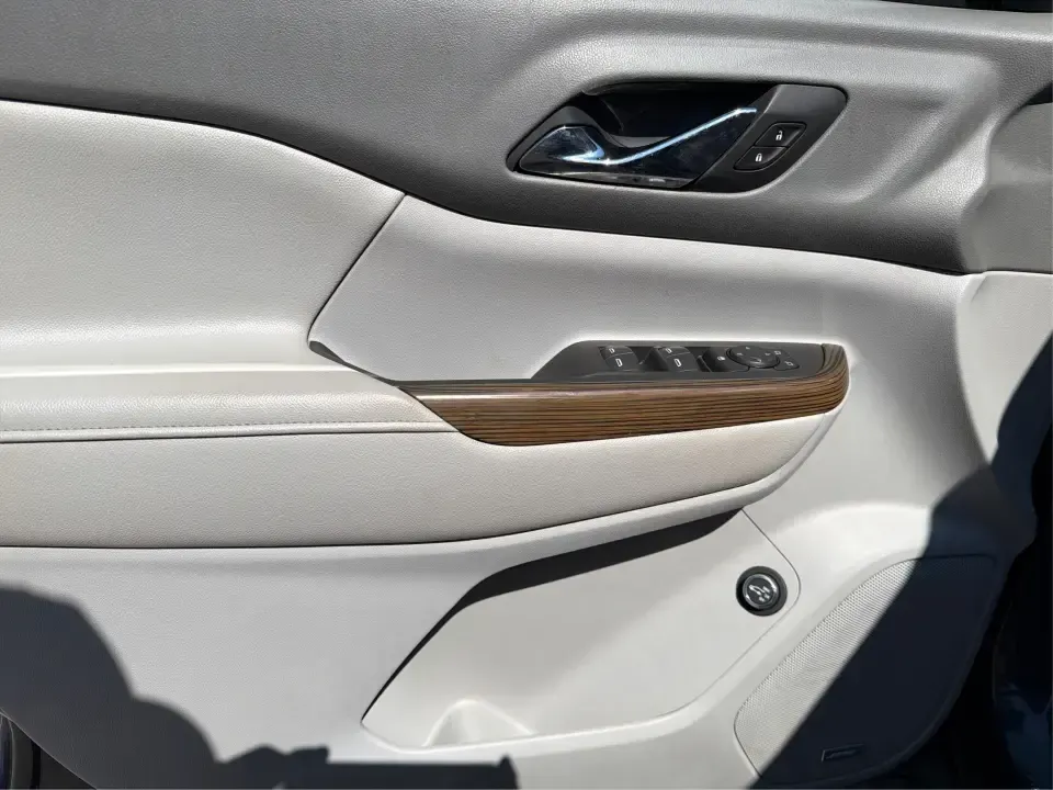 2018 GMC Acadia SLE-2 (1GKKNSLS0JZ) with an 3.6L V6 DOHC 24V engine, 6A transmission, located at 401 Woodman Dr, Riverside, OH, 45431, (937) 908-9800, 39.760899, -84.123421 - Load up the kids, the groceries, and the weekend plans-this 2018 GMC Acadia SLE-2 is the kind of SUV that makes busy life in and around Xenia feel easier. Whether you're commuting toward Dayton, juggling school drop-offs, or heading out for a road trip through Caesar Creek State Park, the Acadia del - Photo#17