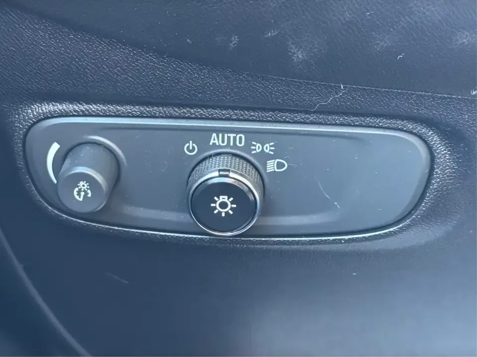 2018 Chevrolet Equinox LT (3GNAXSEV1JL) with an 1.5L I-4 gasoline direct injection engine, 6A transmission, located at 8750 N County Rd 25A, Piqua, OH, 45356, (937) 908-9800, 40.164391, -84.232513 - Picture your next Ohio road trip: a comfortable SUV loaded with gear, the kids settled in, and the confidence to keep going when the weather turns or the route heads off the main road. This 2018 Chevrolet Equinox LT in Storm Blue Metallic is built for real life in and around Piqua-whether you're com - Photo#17