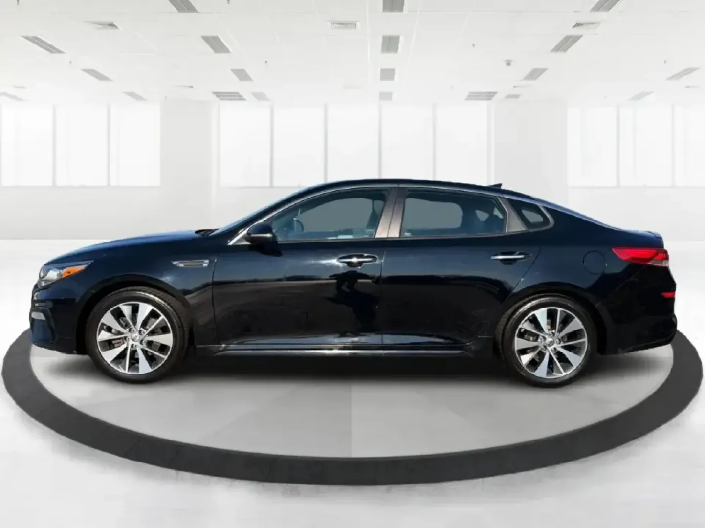 2019 Kia Optima S (5XXGT4L37KG) with an Theta II 2.4L I-4 gasoline direct injection engine, 6A transmission, located at 1099 N County Rd 25A, Troy, OH, 45373, (937) 908-9800, 40.057079, -84.212883 - Need a reliable commuter that still feels stylish for date night downtown, comfortable for weekend trips to Dayton, and efficient for the daily run up I75? This 2019 Kia Optima S in Ebony Black is a smart, budget-friendly sedan that fits real life-whether you're clocking a long work commute, shuttli - Photo#5