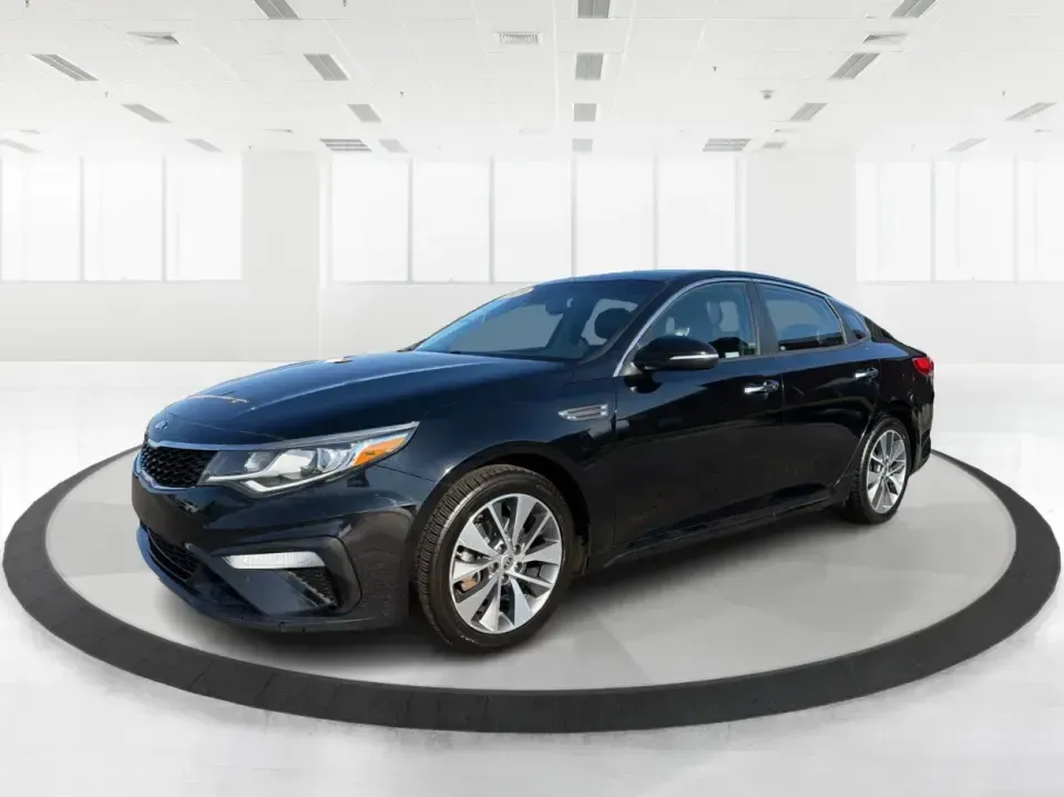2019 Kia Optima S (5XXGT4L37KG) with an Theta II 2.4L I-4 gasoline direct injection engine, 6A transmission, located at 1099 N County Rd 25A, Troy, OH, 45373, (937) 908-9800, 40.057079, -84.212883 - Need a reliable commuter that still feels stylish for date night downtown, comfortable for weekend trips to Dayton, and efficient for the daily run up I75? This 2019 Kia Optima S in Ebony Black is a smart, budget-friendly sedan that fits real life-whether you're clocking a long work commute, shuttli - Photo#8