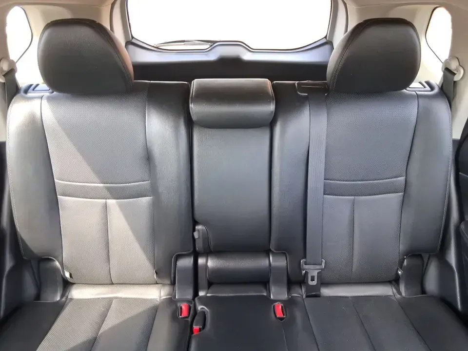 2015 Nissan Rogue SL (5N1AT2MVXFC) with an 2.5L I-4 DOHC engine, Continuously Variable Transmission transmission, located at 1230 East Main St, Xenia, OH, 45385, (937) 908-9800, 39.688026, -83.910172 - Picture your next Ohio weekend: loading up the kids and the cooler, merging onto US35 for a quick run to Wright-Patterson Air Force Base, or taking a scenic drive through John Bryan State Park-without stressing over winter weather, space, or comfort. This 2015 Nissan Rogue SL in Gun Metallic is the - Photo#14