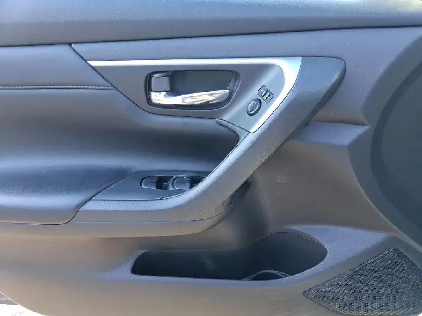 2015 Nissan Altima 2.5 S (1N4AL3AP2FC) with an 2.5L I-4 DOHC engine, Continuously Variable Transmission transmission, located at 401 Woodman Dr, Riverside, OH, 45431, (937) 908-9800, 39.760899, -84.123421 - Need a dependable commuter that can handle the daily run down I-675, quick hops to The Greene, and weekend plans at Carriage Hill MetroPark without draining your budget? This **2015 Nissan Altima 2.5 S** is the kind of practical, comfortable sedan that fits real life in **Riverside, Ohio**-easy to p - Photo#18