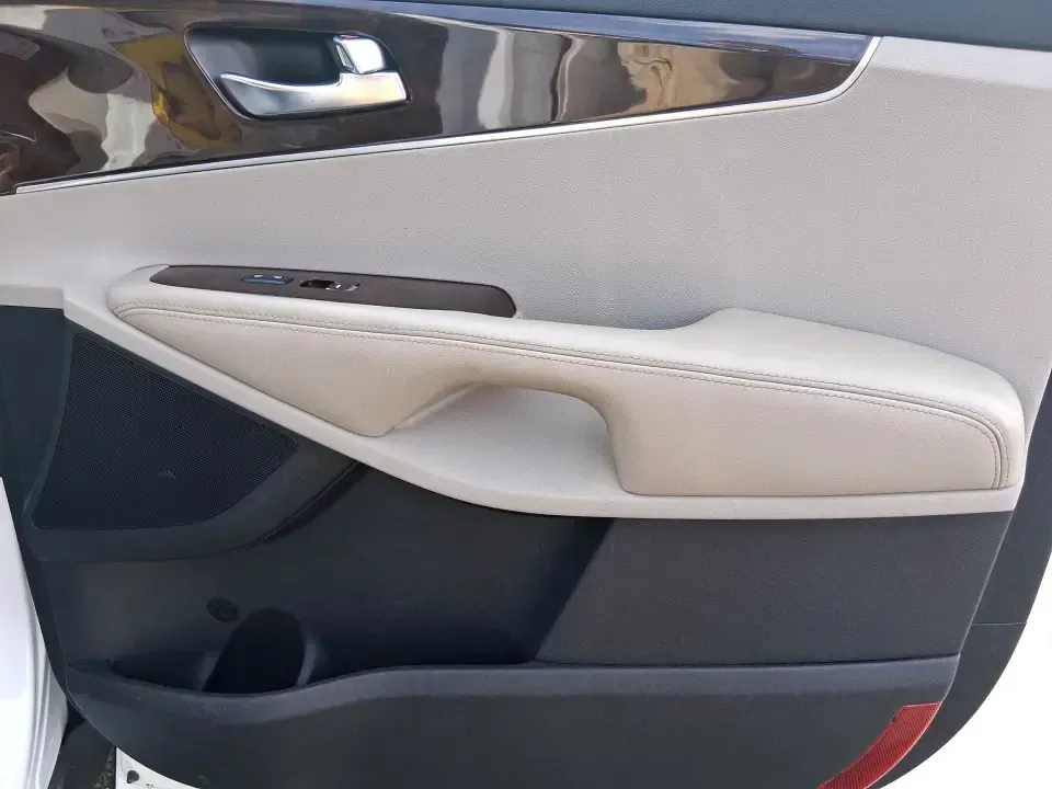 2016 Kia Sorento 2.4L LX (5XYPGDA34GG) with an 2.4L I-4 gasoline direct injection engine, 6-Speed Automatic transmission, located at 880 E. National Road, Vandalia, OH, 45377, (937) 908-9800, 39.891918, -84.183594 - Ready for school drop-offs, I-75 commutes, and spontaneous weekend getaways to the Dayton area-this 2016 Kia Sorento LX is the kind of SUV that fits real life. With confident AWD capability, flexible seating, and everyday comfort, it's a smart pick for growing families, shift workers with long drive - Photo#19